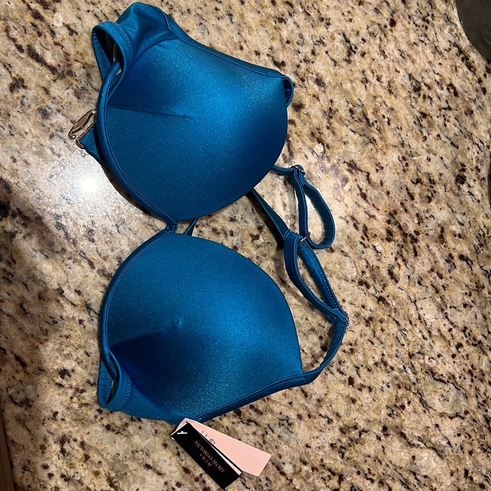 SALE!! NWT Victoria’s Secret bathing suit top 36C